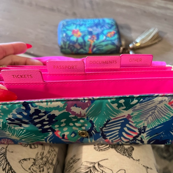 Lilly Pulitzer Tropical Print Clutch and Wallet - Picture 11 of 16